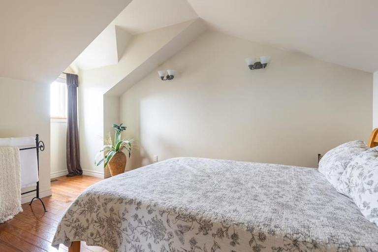 Bedroom 2, Ontario Loft Suites, Montréal