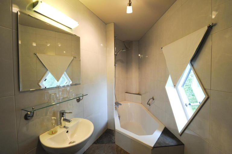 Bathroom 3, Hotel de Watertoren, Dordrecht