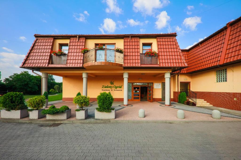 Exterior & Views