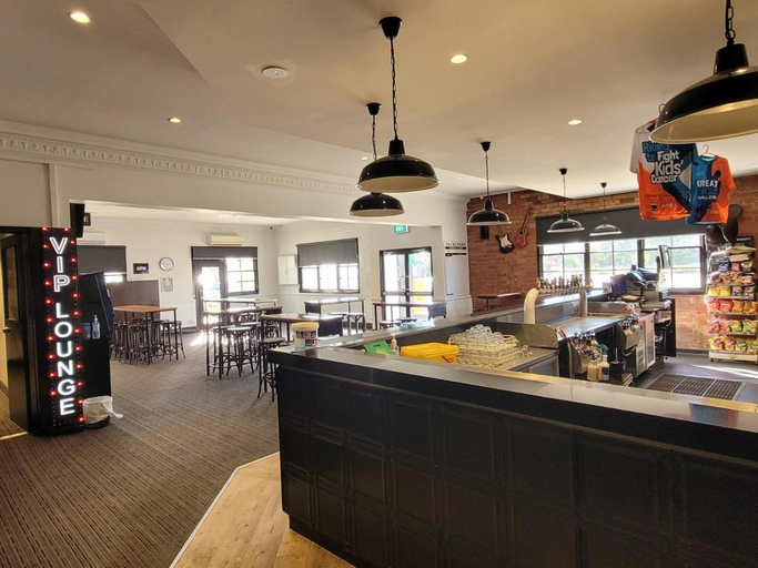 Food & Drinks 5, Palm and Pawn Motor Inn, Wagga Wagga - Pt A