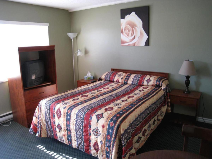 Bedroom 4, Beach Grove Motel, Greater Vancouver