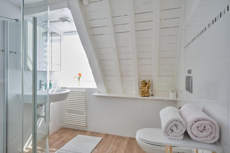 Bathroom 3, Het Gecroonde Swaert B&B, Middelburg