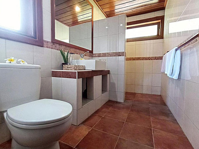 Bathroom 3, Absolute Beachfront Private Villa sleeps 6 with Infinity Pool on 1200m2 of Tropical Land, Karangasem