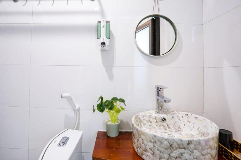 Bathroom, Almor Hostel With Pool in right center, Hạ Long