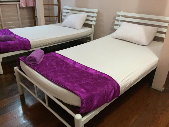 Bedroom 4, Ricos Honey Place Guesthouse, Phra Nakhon