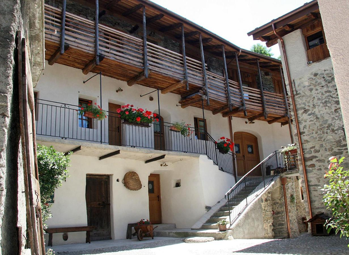 Exterior & Views 2, Ostello Del Castello Tirano, Sondrio
