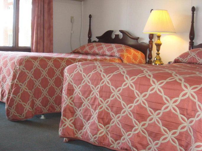 Bedroom 2, Lockport Inn and Suites, Niagara