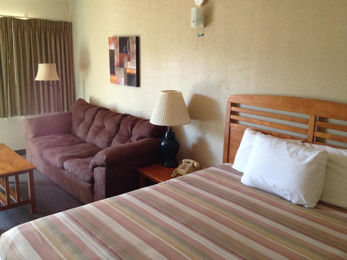 Bedroom 3, Dinner Bell Motel, Marion