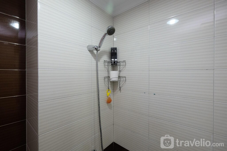 Bathroom 3, Comfort Studio Margonda Residence 3 By Travelio, Depok