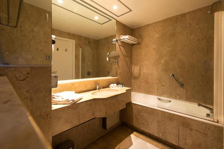 Bathroom, Hotel Beau Rivage, Visp