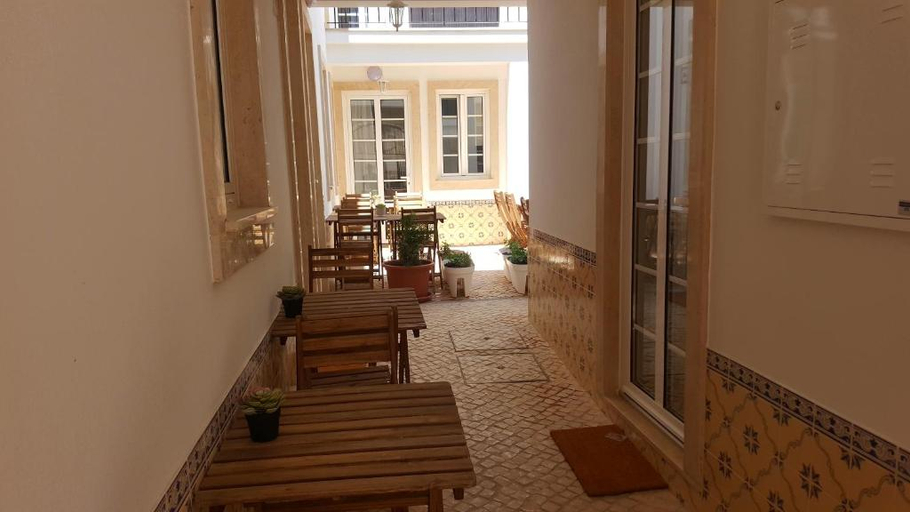 Others 4, BmyT - The Villa, Lisbon