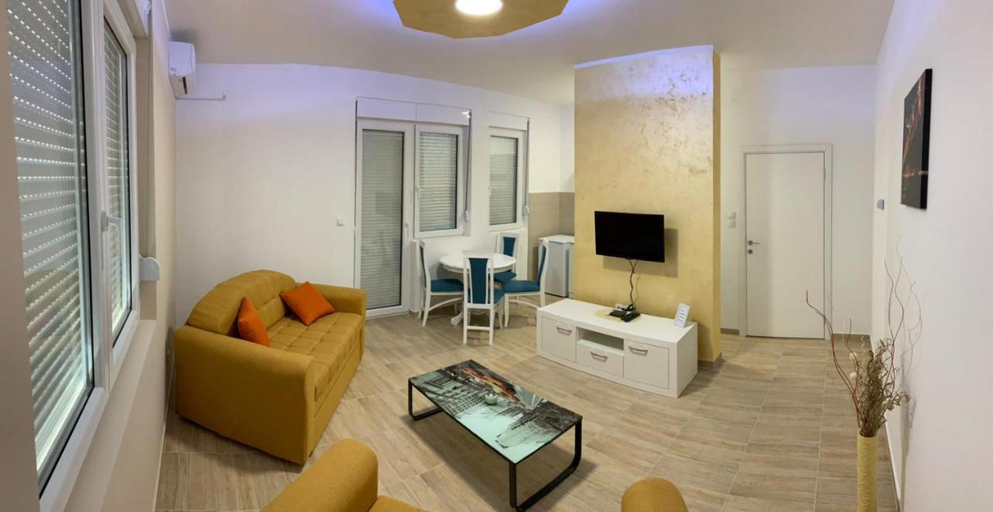 Others 5, Airport view Apartment, Belgrade