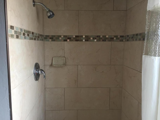 Bathroom 3, Townhouse Motel - West Sacramento, Yolo