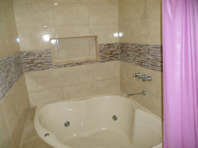 Bathroom 2, D' Barrig, Trujillo