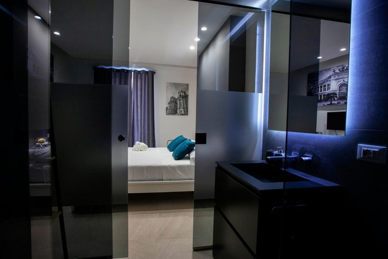 Bathroom 2, Suites Central Station, Palermo