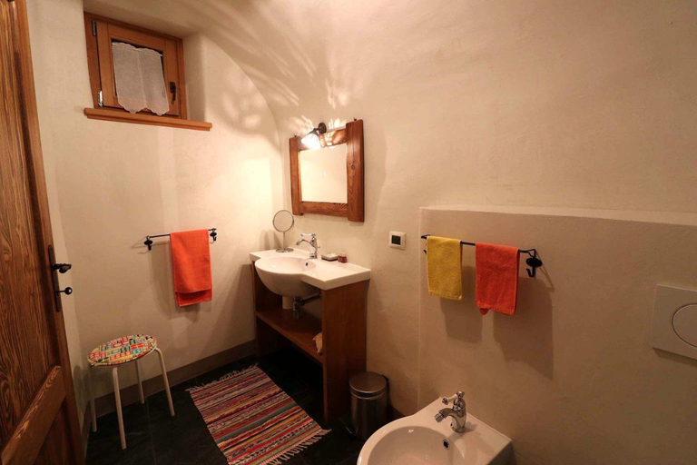 Bathroom 4, Ostello Del Castello Tirano, Sondrio