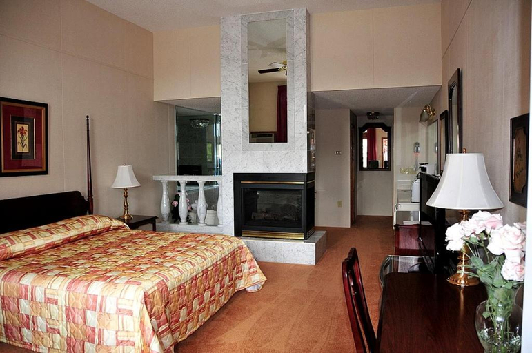 Bedroom 2, Lockport Inn and Suites, Niagara