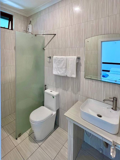 Bathroom, Unnamed property, Mulaku Atoll