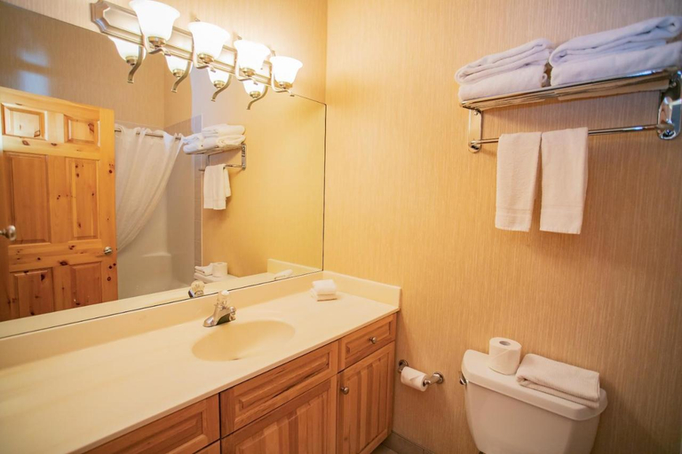 Bathroom 3, BANFF WOODS LODGE, Division No. 15