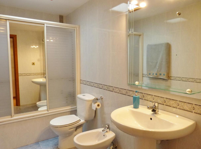 Bathroom 2, Casa Casbas, Huesca