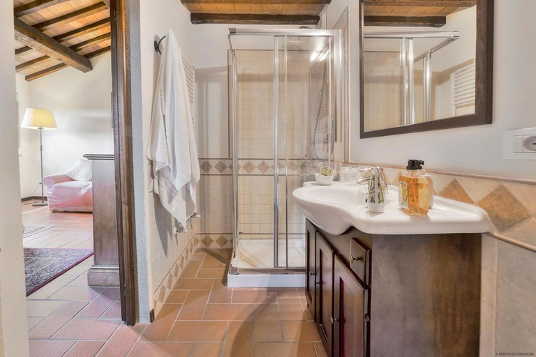 Bathroom 3, Podere Le Rondini, Florence