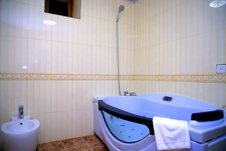 Bathroom 4, Luxe House Boutique, Samarkand
