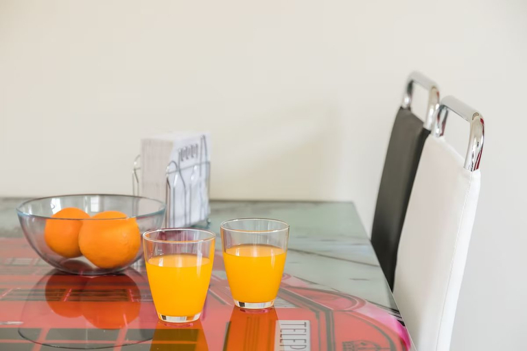Food & Drinks 5, Apartamento A Francos Artist Painting 1, Porto