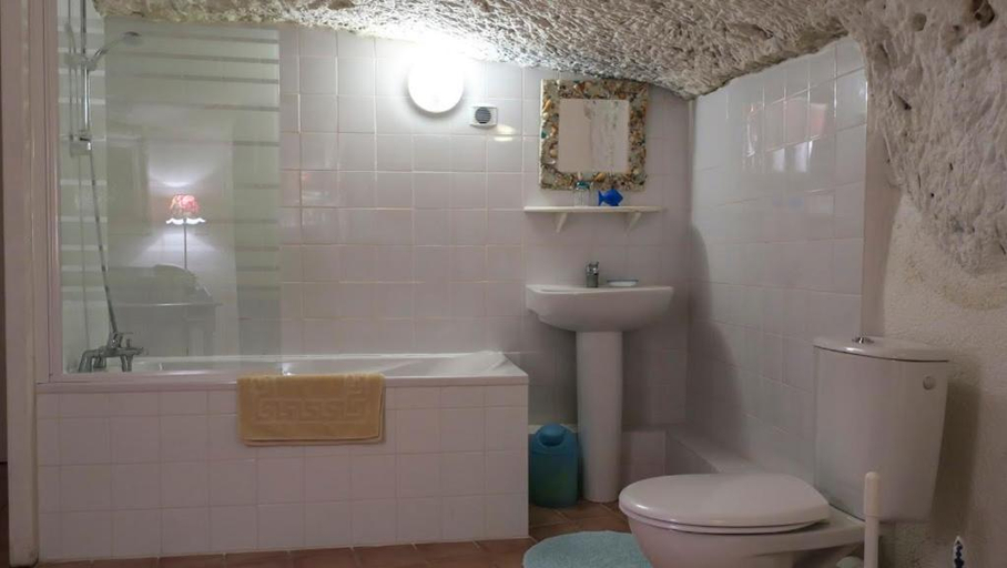 Bathroom, La cave de l'eperon, Loir-et-Cher