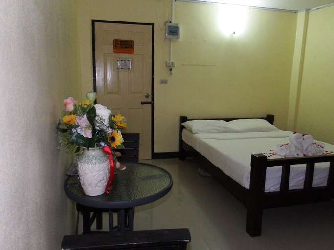 Pon-Pon & Nuan-La-Or, Muang Phrae