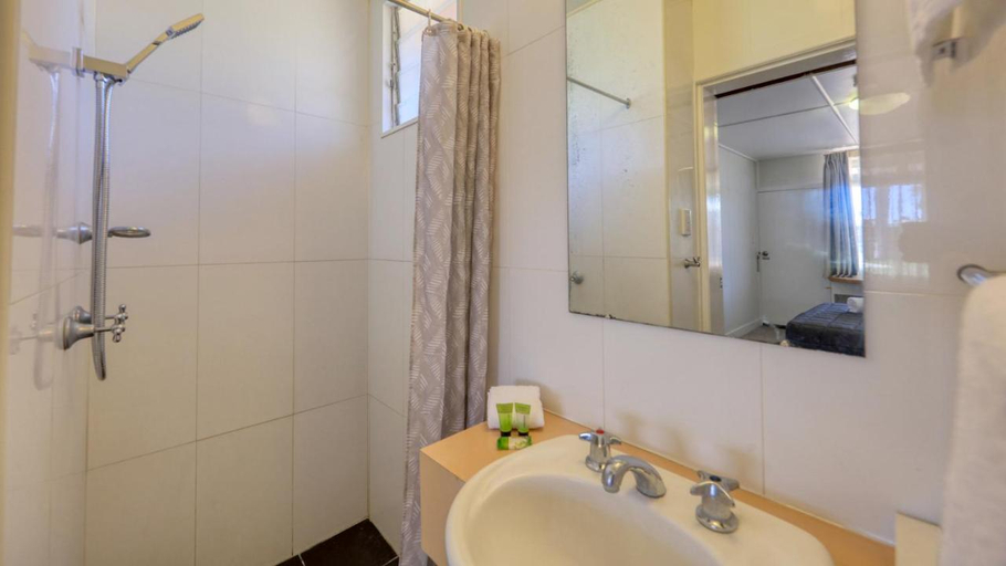 Bathroom 3, Goondiwindi Motel, Goondiwind