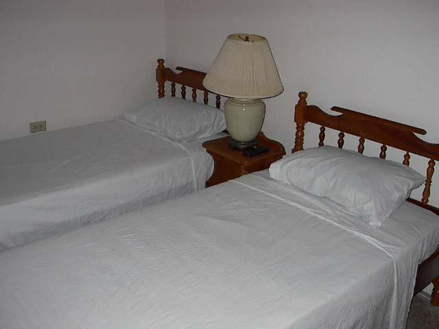 Bedroom 3, Candles in the Wind