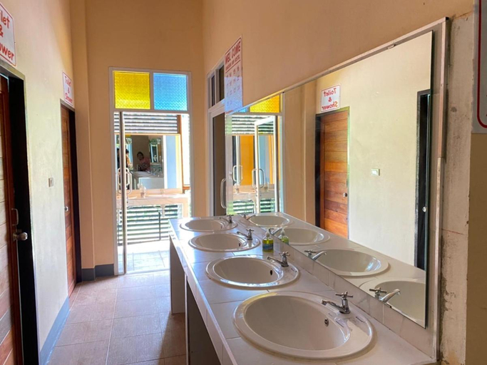 Bathroom 3, Tahiti Hotel, Cotonou