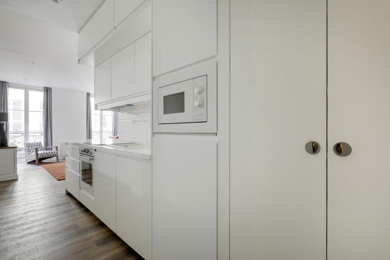 Others 3, AC 4p apt - Louvres Place Vendome Paris center by Weekome, Paris