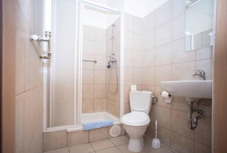 Bathroom 3, Motel Subaru, Warsaw