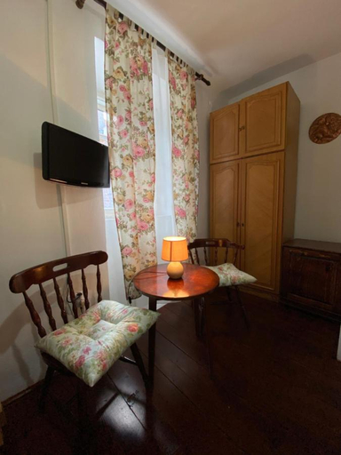 Bedroom 4, Viktor Rooms