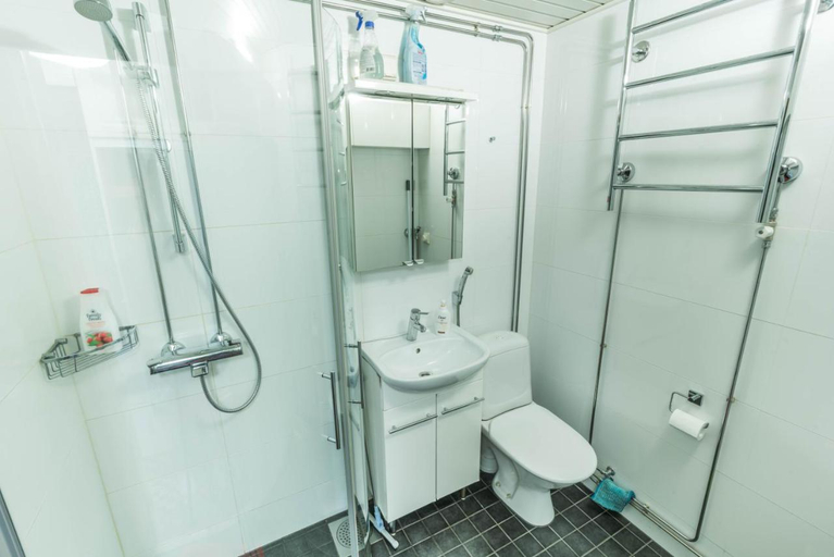 Bathroom 3, Oulu Hotelli Apartments, Northern Ostrobothnia