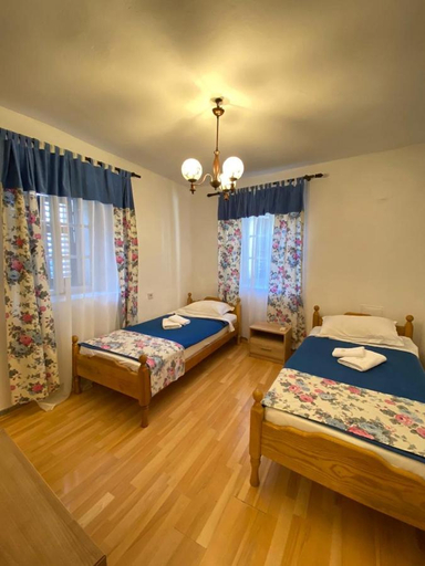 Bedroom 5, Viktor Rooms