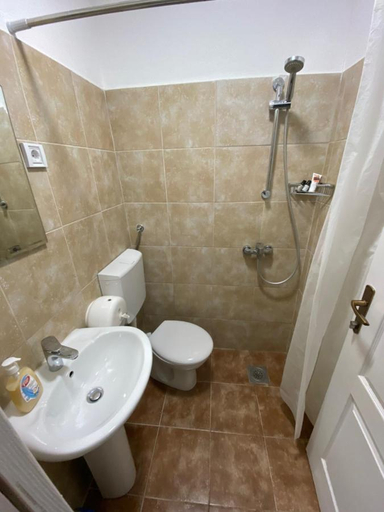 Bathroom, Viktor Rooms
