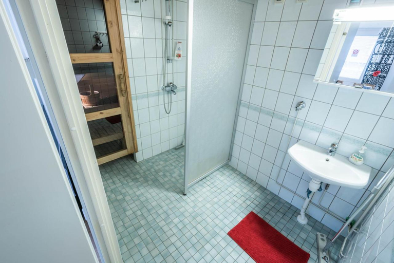 Bathroom 5, Oulu Hotelli Apartments, Northern Ostrobothnia