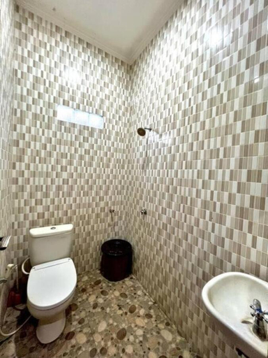 Bathroom, Three Bedrooms House Djanuraga House 5, Denpasar