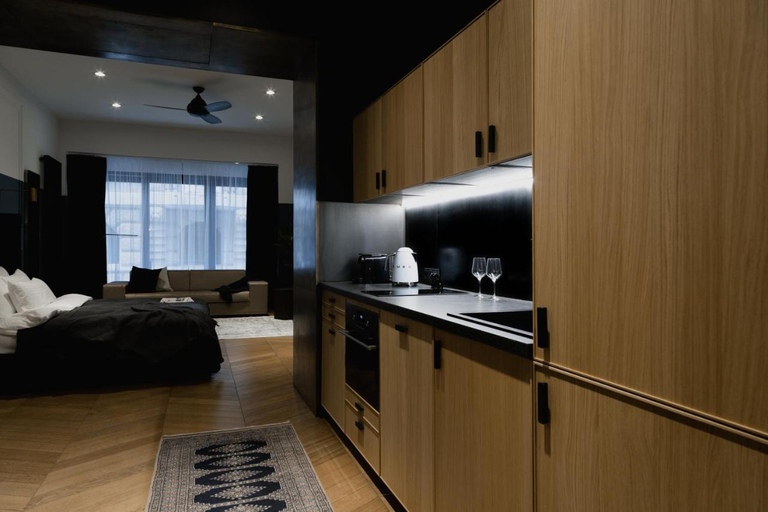 Others 5, TG Suites, Budapesti