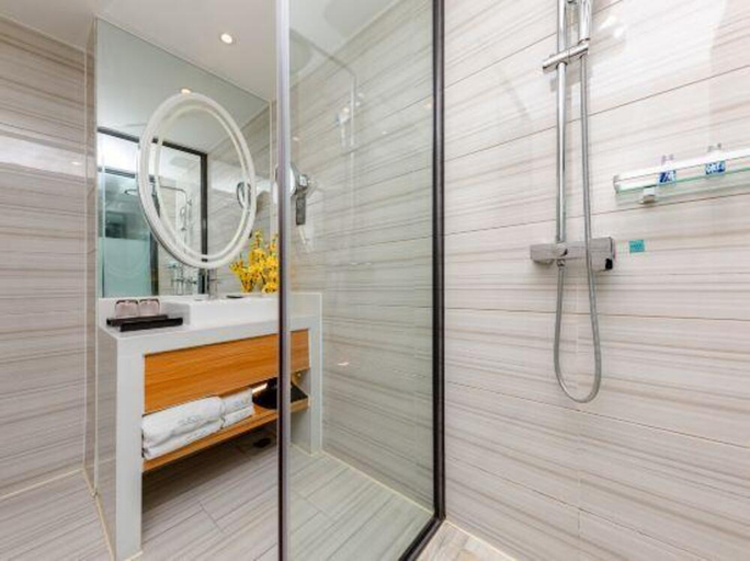 Bathroom 3, Xana Lite (Ji'nan Railway Station), Jinan
