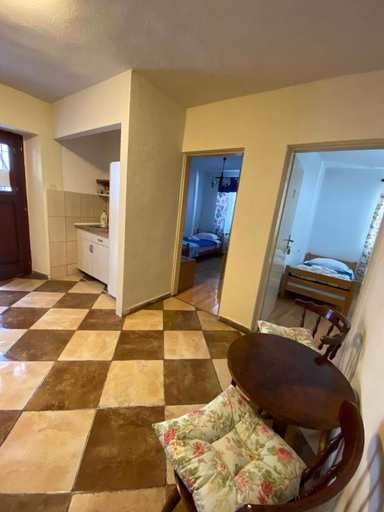 Others 3, Viktor Rooms