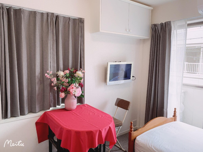 Bedroom 5, To Ikebukuro 1 stop/ Harry pottert /202, Nerima