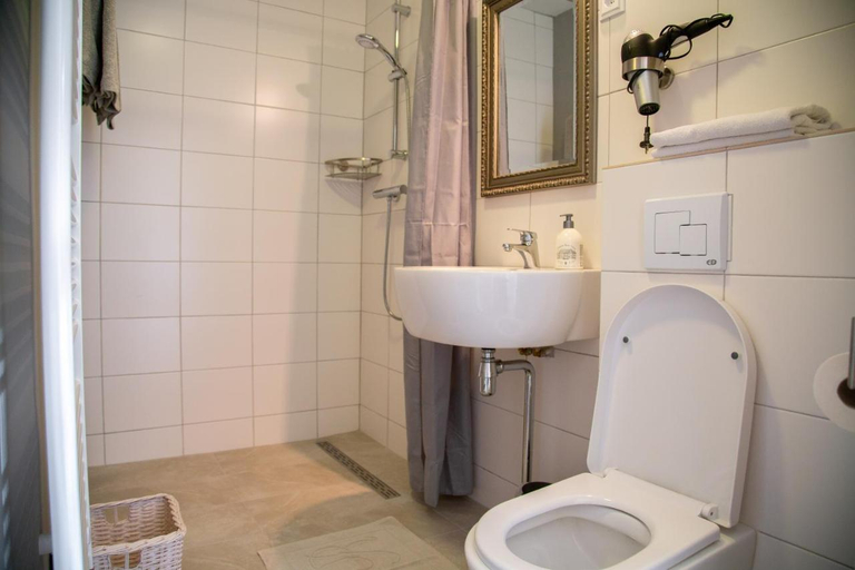 Bathroom 4, Herberg de Brand, Tilburg