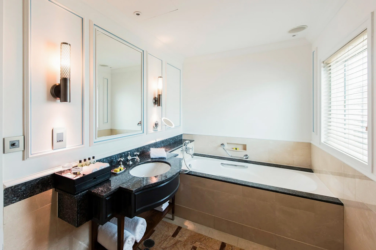 Bedroom 5, InterContinental Hotels Singapore, Singapore