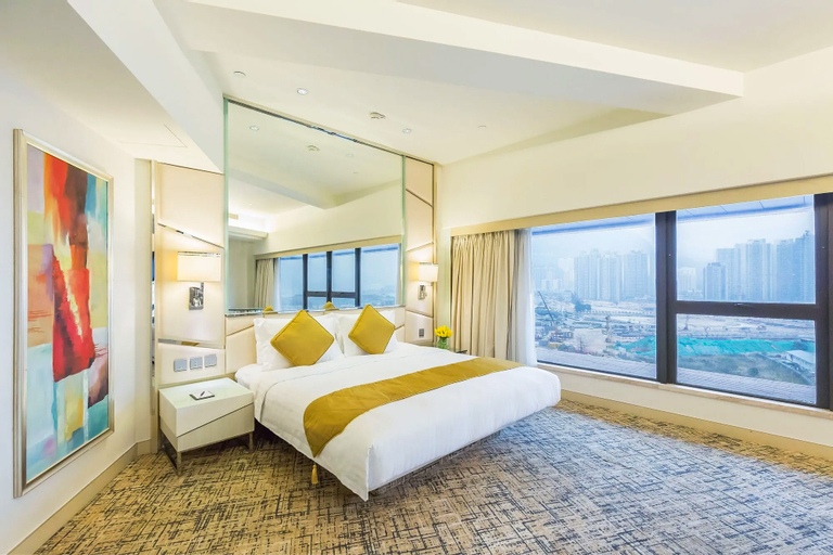 Bedroom 2, Regal Oriental Hotel, Kowloon