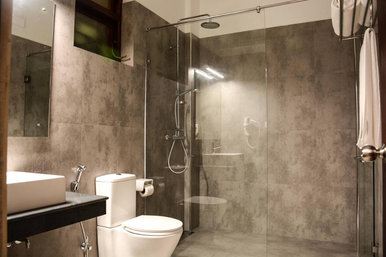 Bathroom 4, Weleges Place, Hikkaduwa