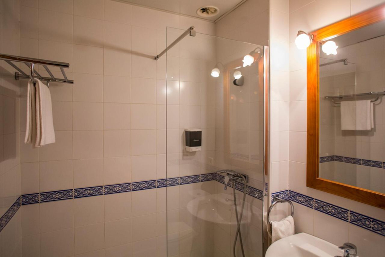 Bathroom 4, Hotel Mairena, Sevilla