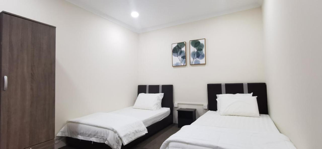 Bedroom 1, 90372 Greybirds Hostel, Putatan